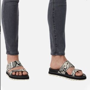 Sorel reptile snake embossed double strap roaming sandal black size 7 shoe